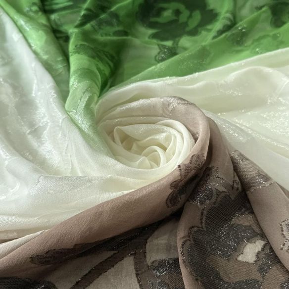 Tecido Devorê de Seda Francesa Degradê Floral Verde Fendi • Conexão