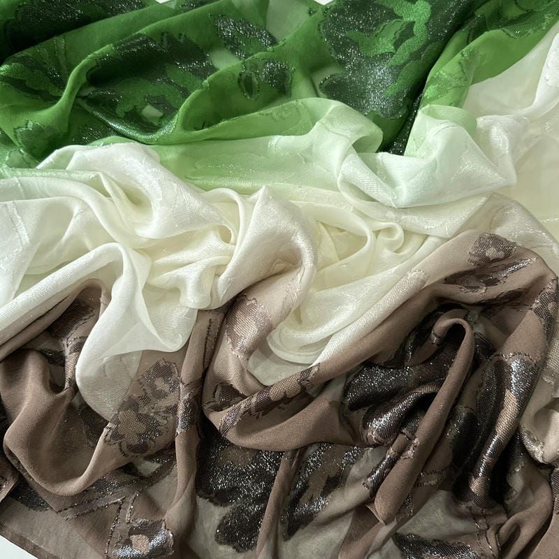 Tecido Devorê de Seda Francesa Degradê Floral Verde Fendi • Conexão