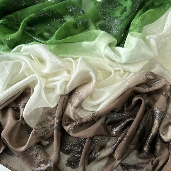 Tecido Devorê de Seda Francesa Degradê Floral Verde Fendi • Conexão