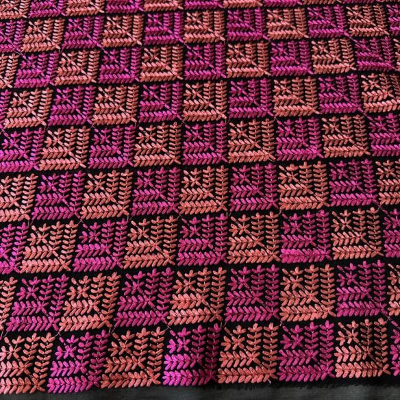 Tecido Musseline Bordada Salmão e Pink