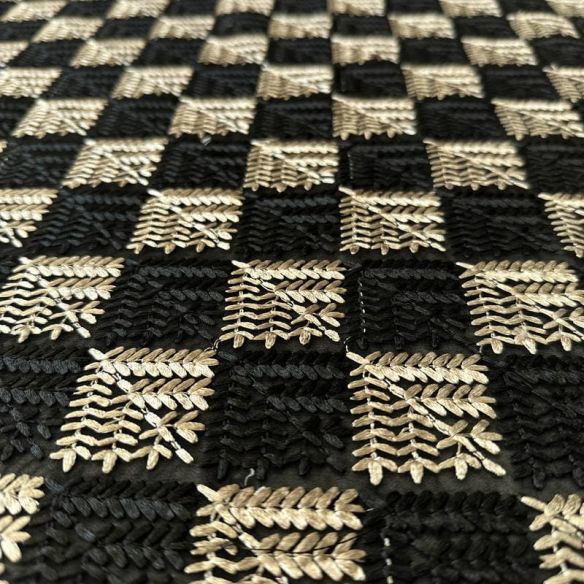 Tecido Musseline Bordada Colors Preto e Dourado • Conexão Tecidos
