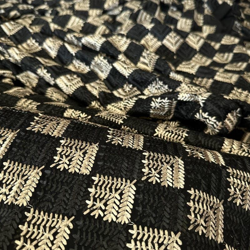 Tecido Musseline Bordada Colors Preto e Dourado • Conexão Tecidos