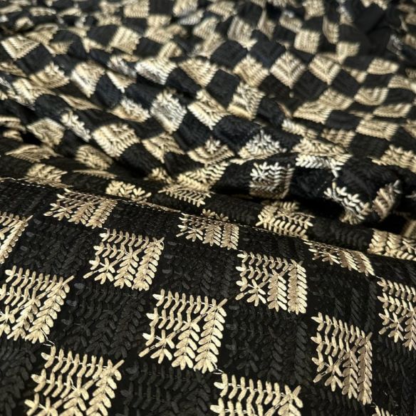 Tecido Musseline Bordada Colors Preto e Dourado • Conexão Tecidos