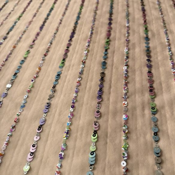 Tecido Musseline Bordada Micro Paetês Holográficos Nude • Conexão