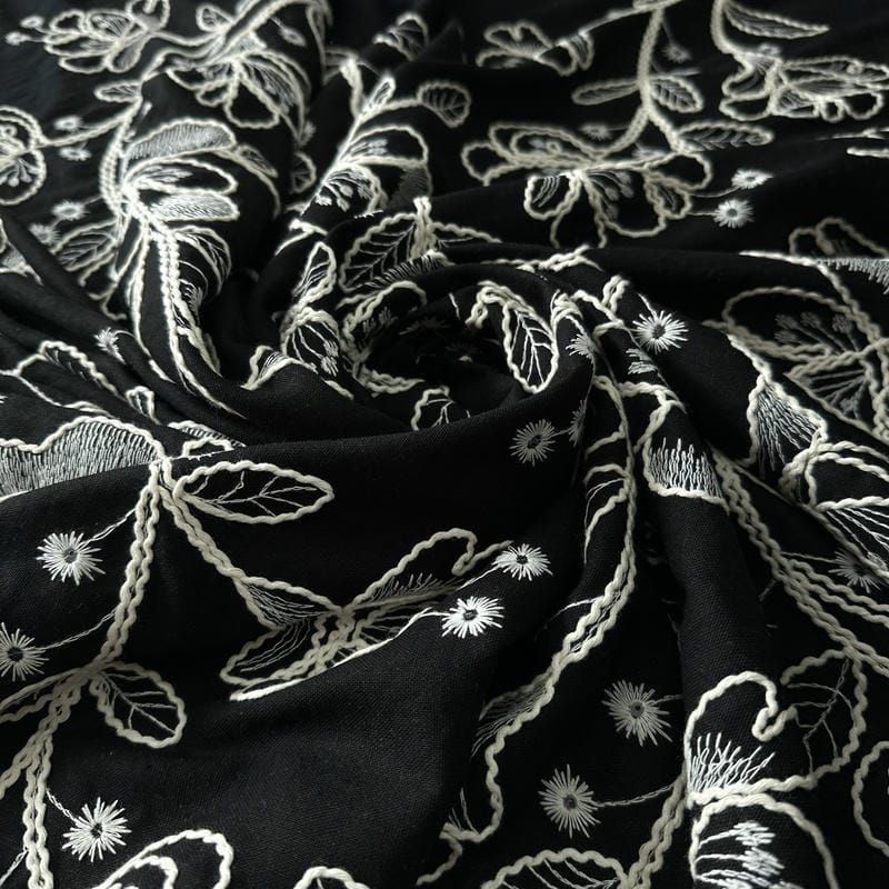 Tecido Linho Misto Bordado Preto Floral Branco • Conexão Tecidos