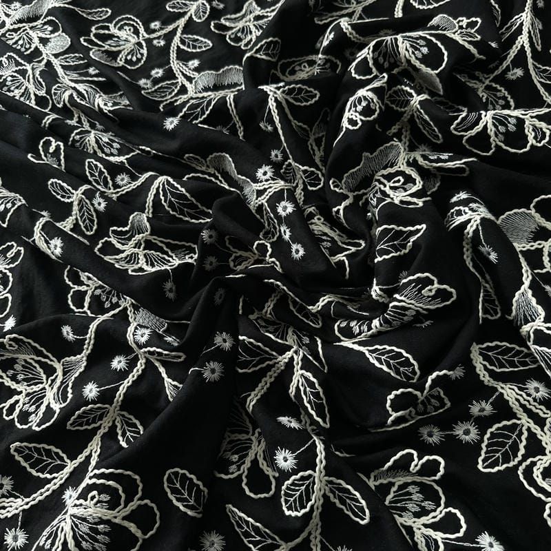 Tecido Linho Misto Bordado Preto Floral Branco • Conexão Tecidos