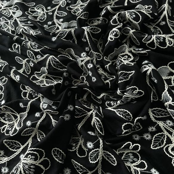 Tecido Linho Misto Bordado Preto Floral Branco • Conexão Tecidos