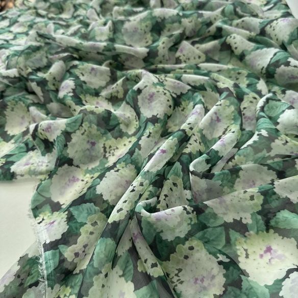 Tecido Palha De Seda Estampada Floral Verde Escuro • Conexão Tecidos
