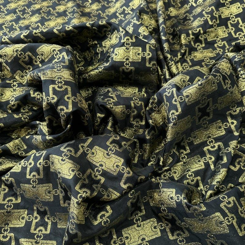 Tecido Jacquard Brocado Correntes Douradas Fundo Preto • Conexão