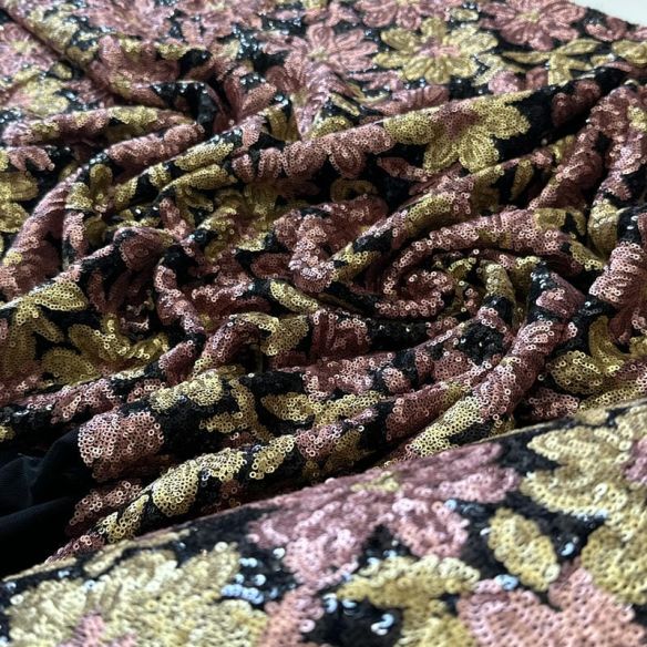 Tecido Paetê Estampado Floral Fundo Preto • Conexão Tecidos