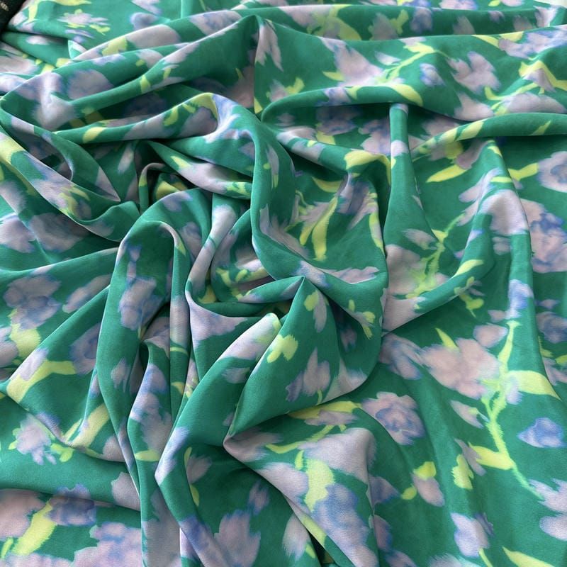 Tecido Crepe de Chine Estampado Floral Aquarelado • Conexão Tecidos