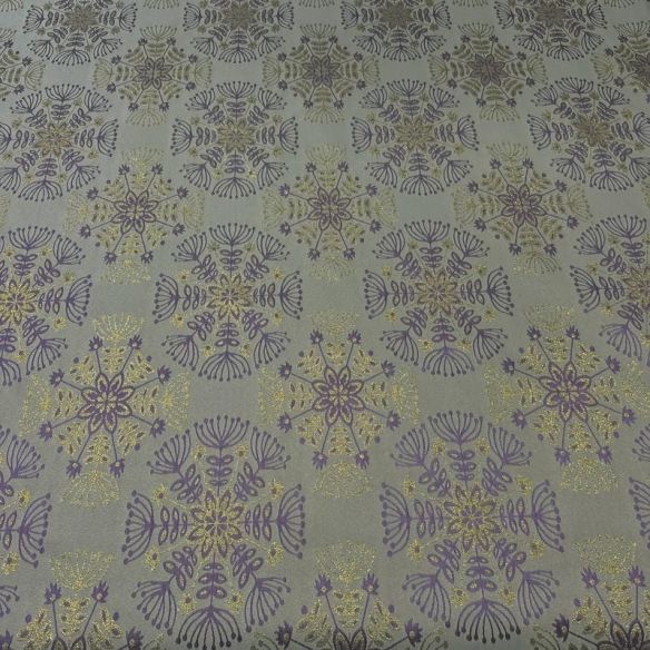 Tecido Jacquard Metalizado Floral Mandala Lilás e Dourado Fundo Cinza