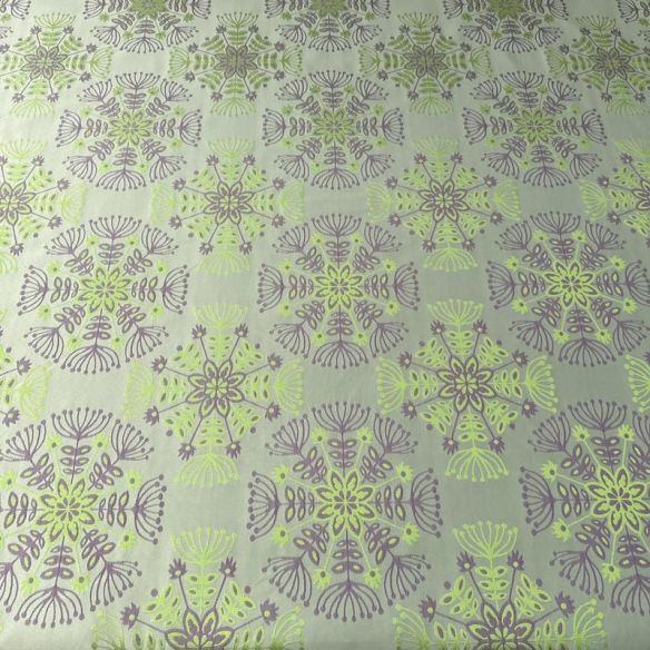 Tecido Jacquard Metalizado Floral Mandala Verde Lima e Lilás Fundo