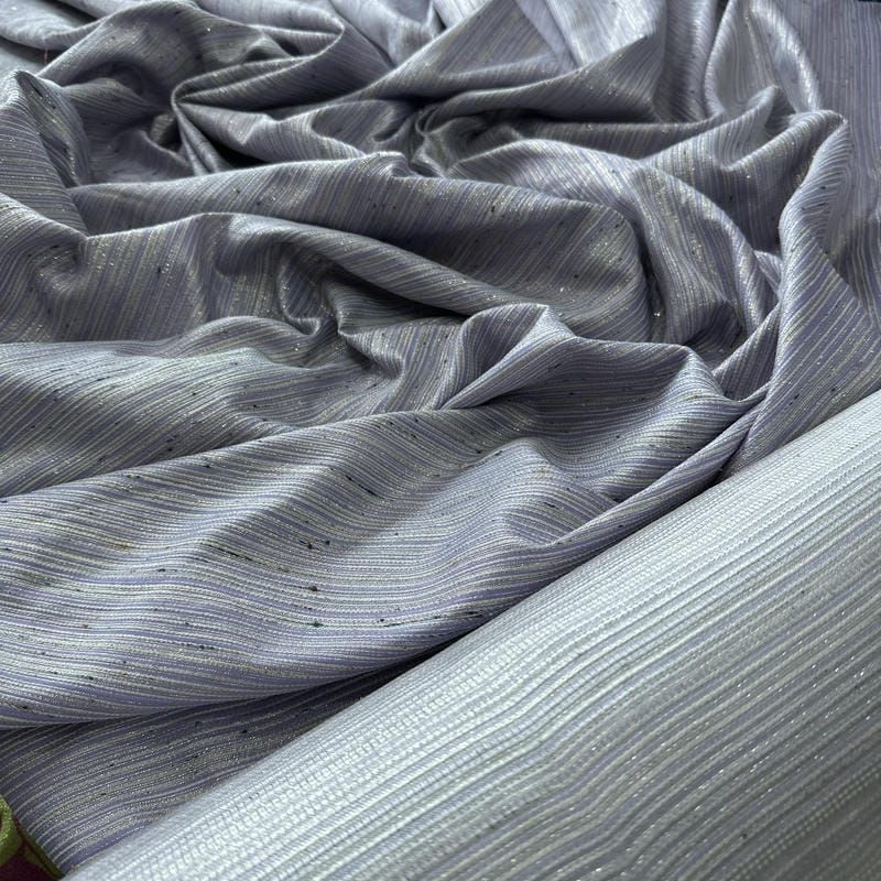 Tecido Jacquard Metalizado Listrado Prata e Lilás • Conexão Tecidos