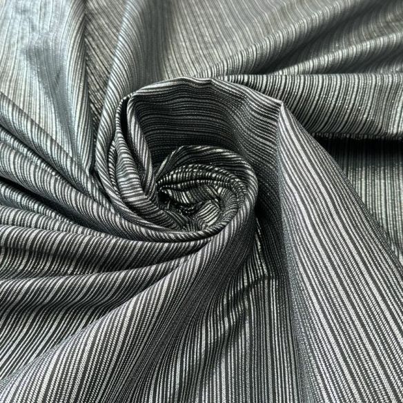 Tecido Jacquard Metalizado Risca de Giz Preto e Prata • Conexão