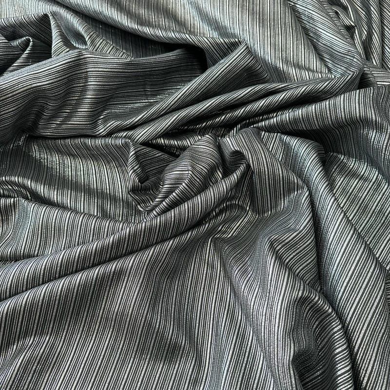 Tecido Jacquard Metalizado Risca de Giz Preto e Prata • Conexão