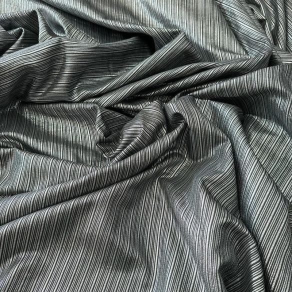 Tecido Jacquard Metalizado Risca de Giz Preto e Prata • Conexão