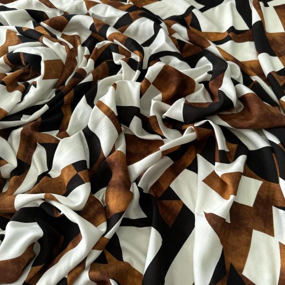 Tecido Viscose Estampada Geométrico Marrom e Preto • Conexão Tecidos