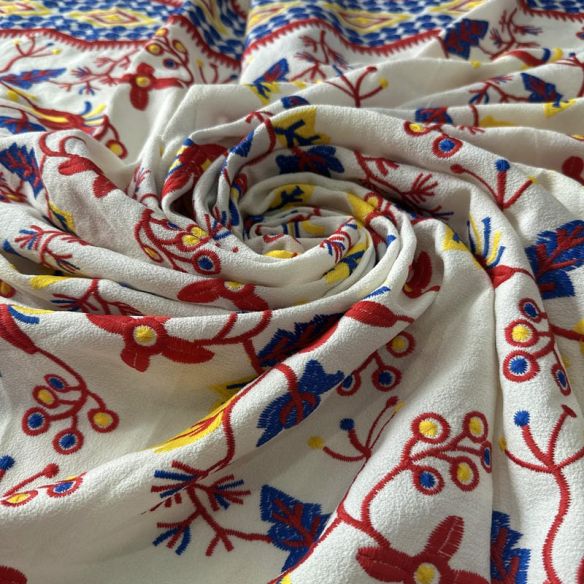 Tecido Crepe Bordado Floral Riviera Off White • Conexão Tecidos