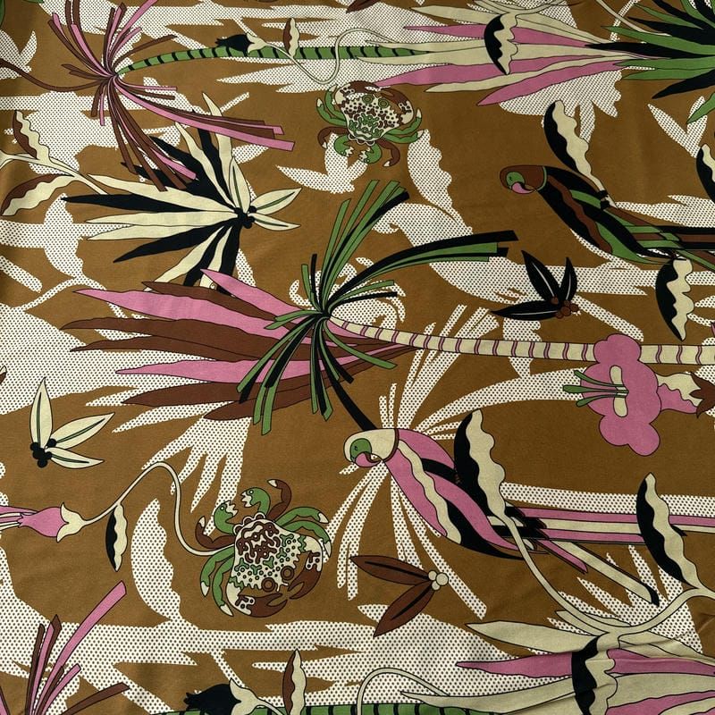 Tecido Viscose Estampada Fauna Tropical Caramelo e Rosé • Conexão