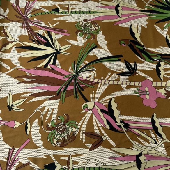 Tecido Viscose Estampada Fauna Tropical Caramelo e Rosé • Conexão