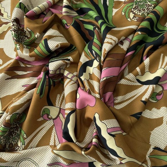 Tecido Viscose Estampada Fauna Tropical Caramelo e Rosé • Conexão