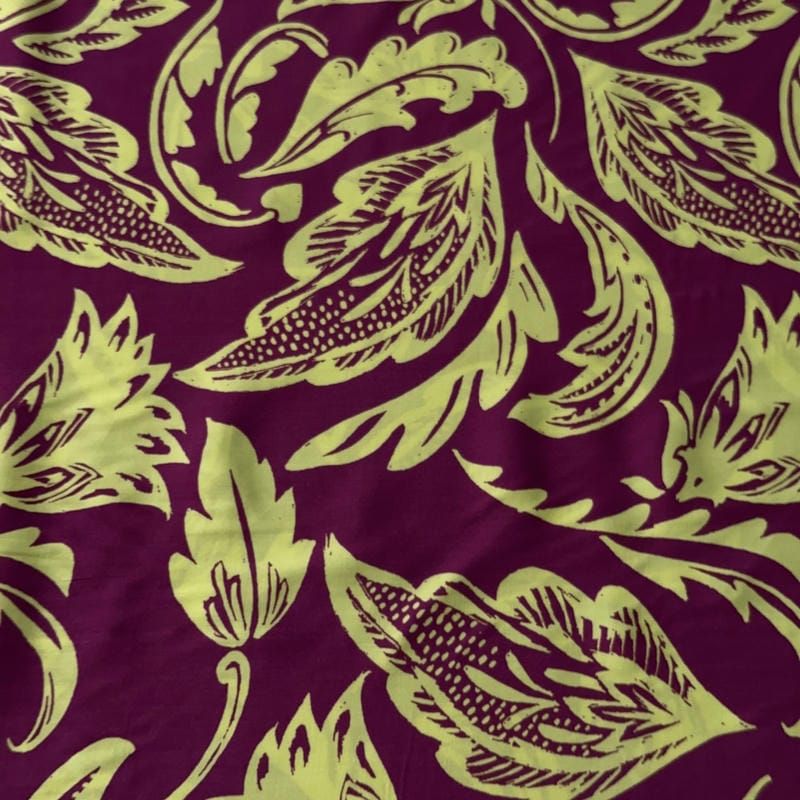 Tecido Viscose Estampada Folhagens Imperiais Ameixa e Pistache •