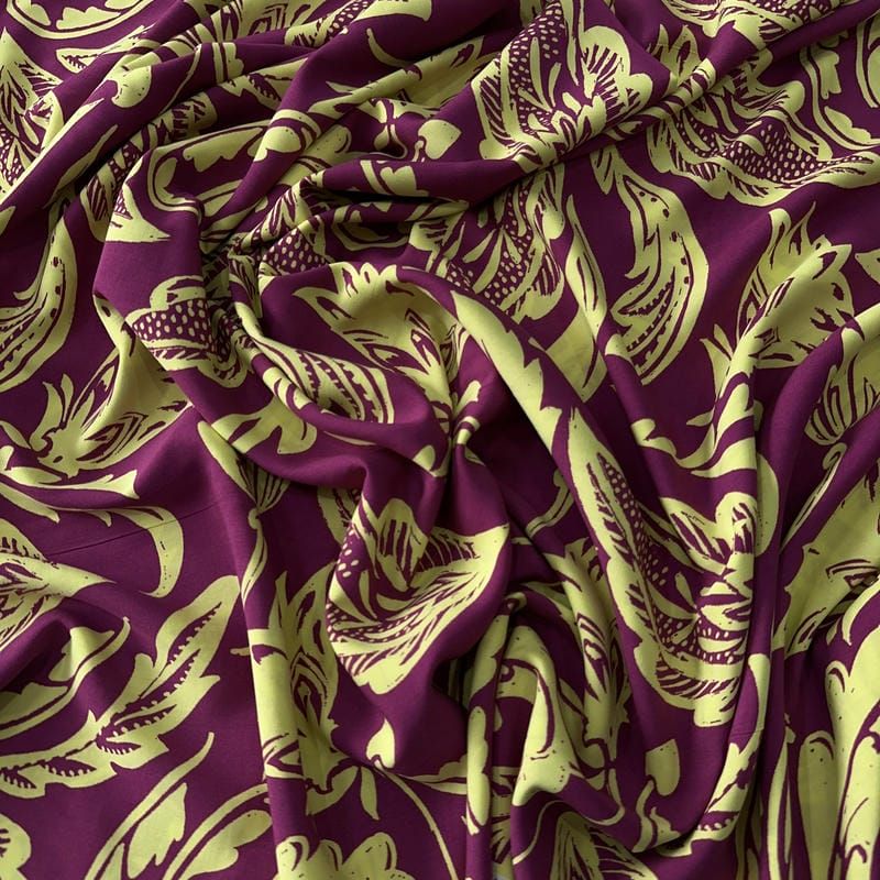 Tecido Viscose Estampada Folhagens Imperiais Ameixa e Pistache •