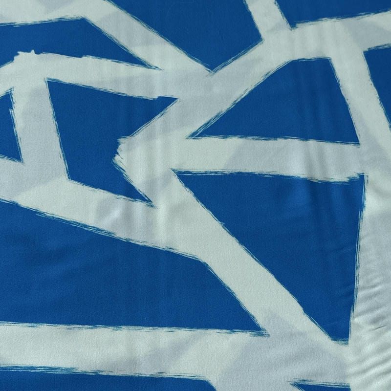 Tecido Viscose Estampada Geométrico Santorini Azul e Off White •