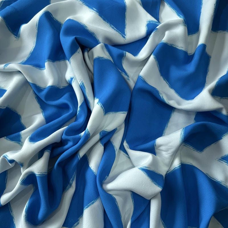 Tecido Viscose Estampada Geométrico Santorini Azul e Off White •