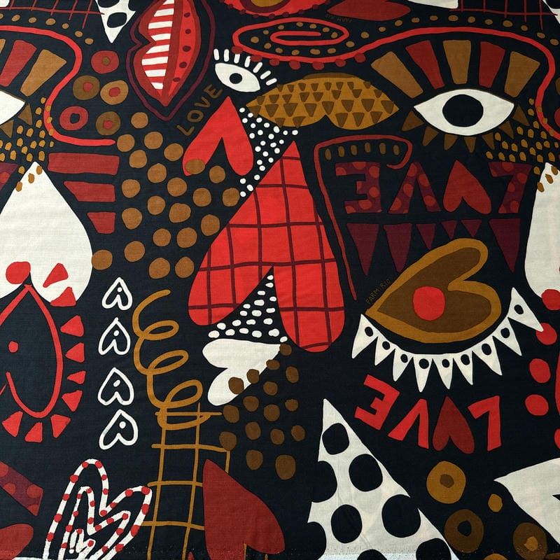 Tecido Viscose Estampada Corações Artísticos Preto e Vermelho •