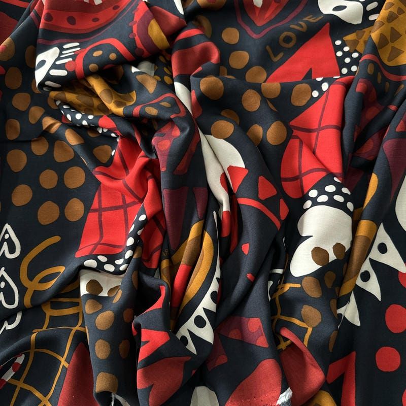 Tecido Viscose Estampada Corações Artísticos Preto e Vermelho •