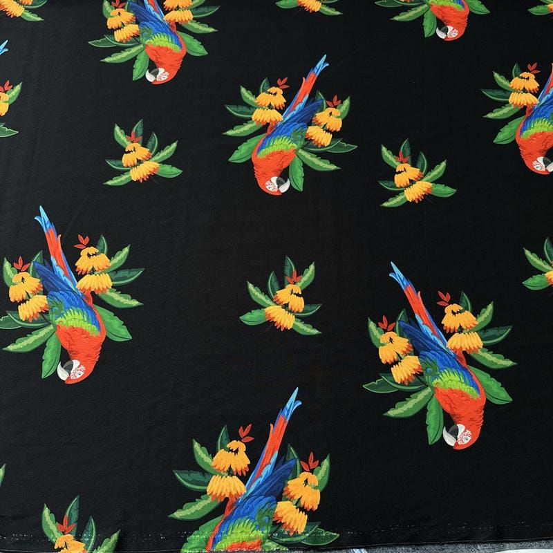 Tecido Viscose Estampada Araras Tropicais Fundo Preto • Conexão