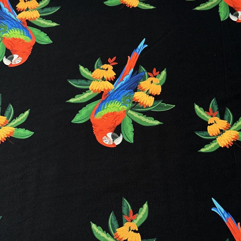 Tecido Viscose Estampada Araras Tropicais Fundo Preto • Conexão