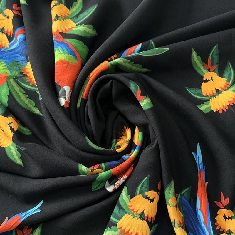 Tecido Viscose Estampada Araras Tropicais Fundo Preto • Conexão