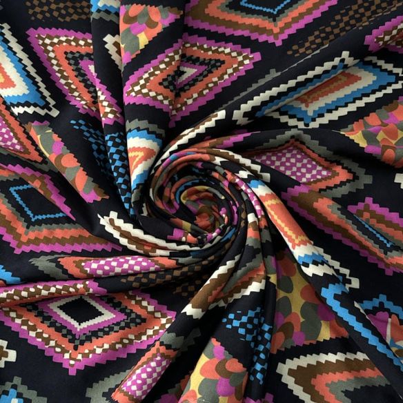 Tecido Viscose Estampada Losangos Boho Multicoloridos Fundo Preto •