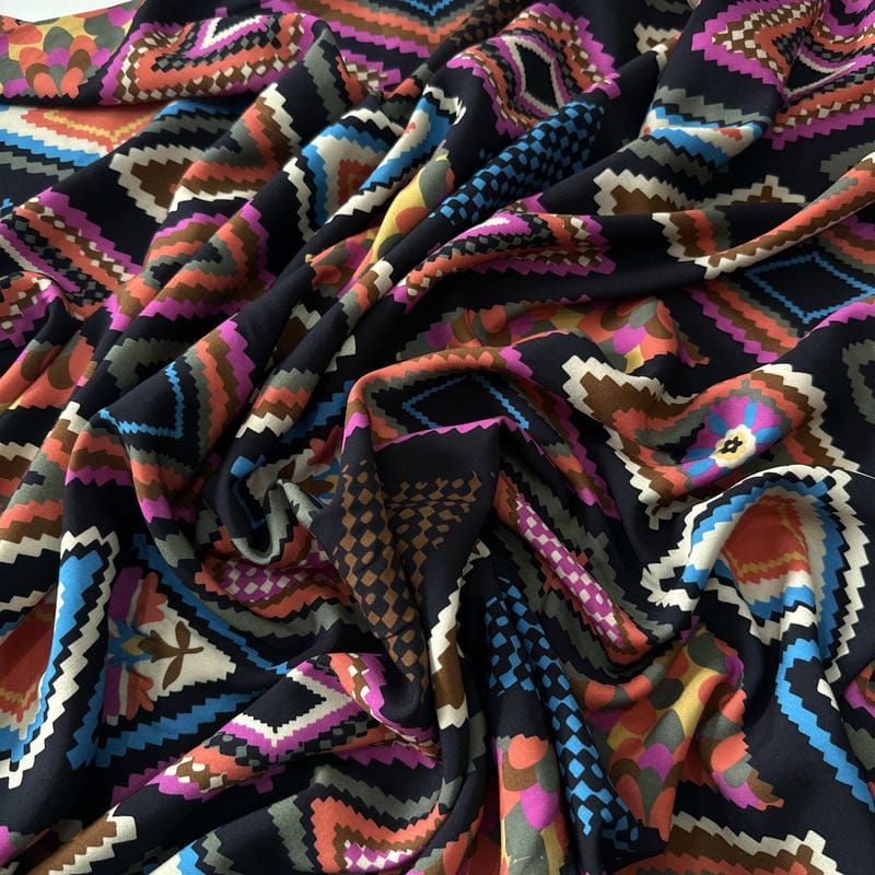 Tecido Viscose Estampada Losangos Boho Multicoloridos Fundo Preto •