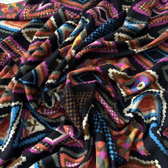 Tecido Viscose Estampada Losangos Boho Multicoloridos Fundo Preto •