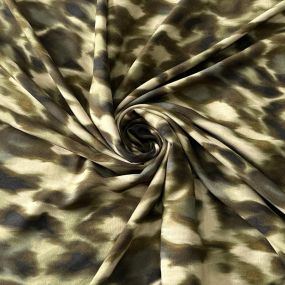 Tecido Viscose Estampada Onça Safari Verde Oliva • Conexão Tecidos