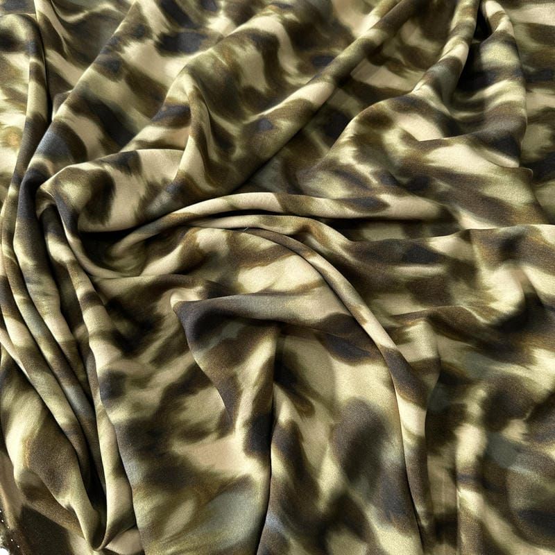 Tecido Viscose Estampada Onça Safari Verde Oliva • Conexão Tecidos