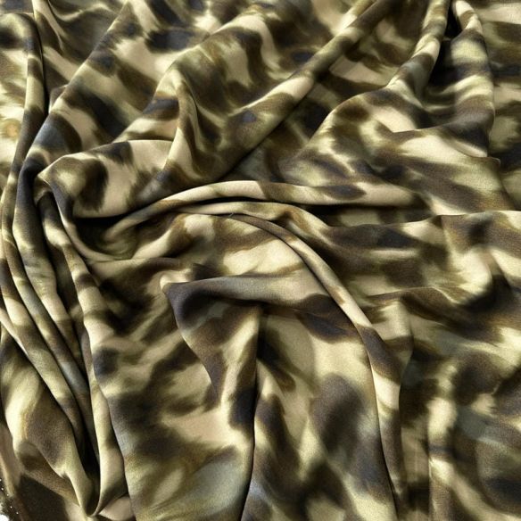 Tecido Viscose Estampada Onça Safari Verde Oliva • Conexão Tecidos