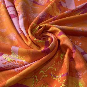 Tecido Viscose Estampada Paisley Solar Laranja e Lilás • Conexão 2