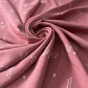 Tecido Viscose Estampada Corações e Mensagens Rosé Antigo • Conexão 2