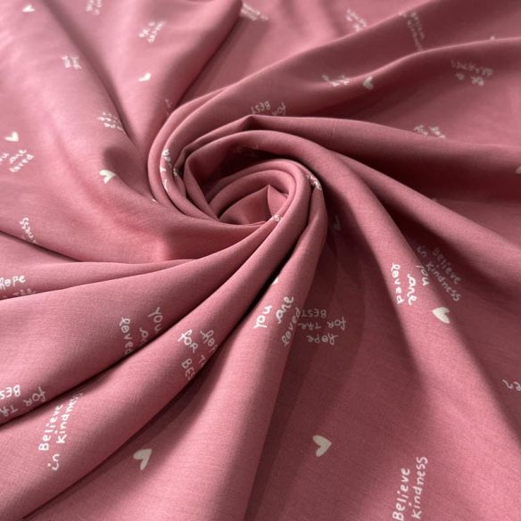Tecido Viscose Estampada Corações e Mensagens Rosé Antigo • Conexão