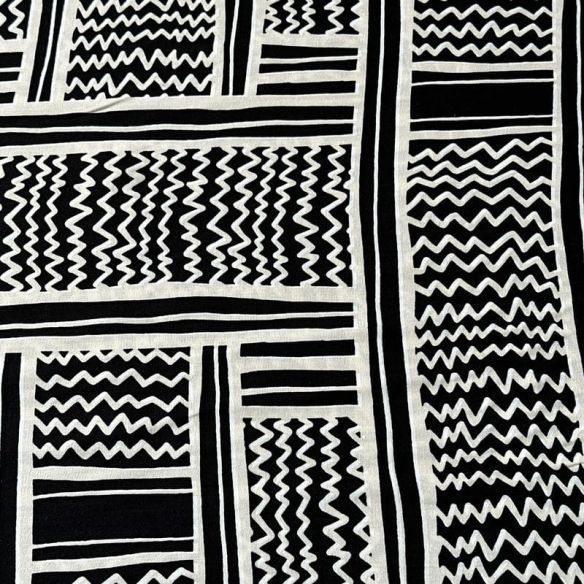Tecido Viscose Estampada Geométrico Évora Preto e Off White • Conexão