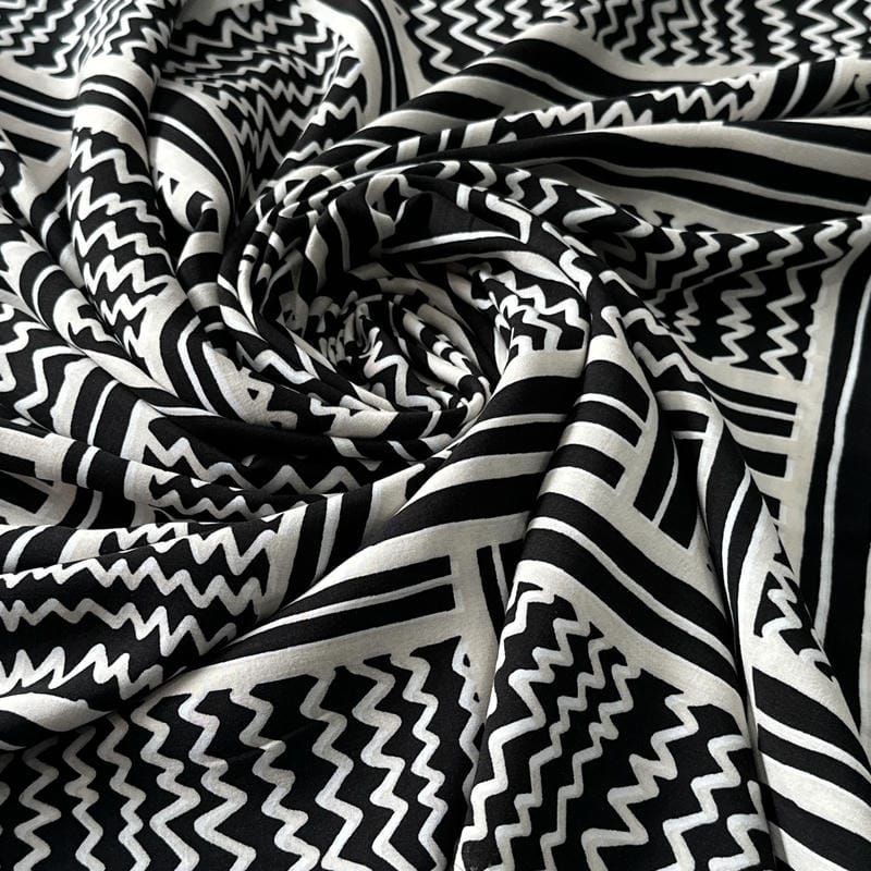 Tecido Viscose Estampada Geométrico Évora Preto e Off White • Conexão