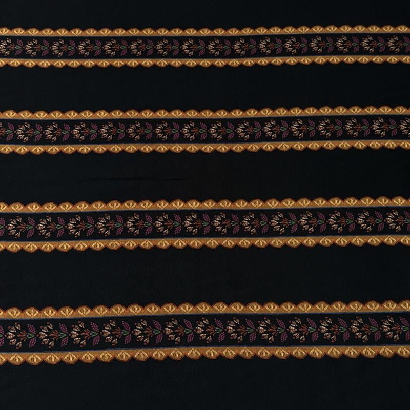 Tecido Viscose Estampada Listrado Floral Versalhes Preto e Ocre •