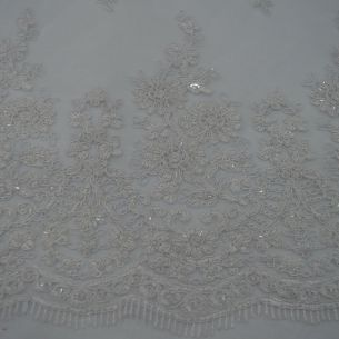 TULE BORDADO COM PEDRARIAS BRANCO OFF. 