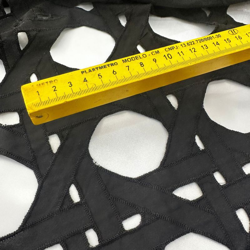 CREPE EXCLUSIVO BORDADO. 