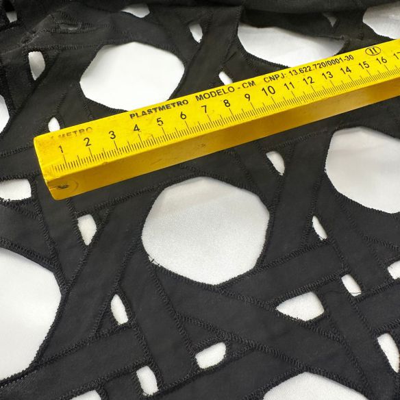 CREPE EXCLUSIVO BORDADO. 